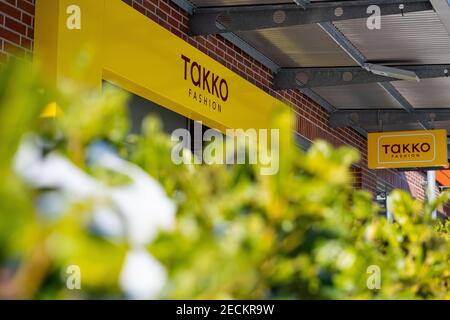 Telgte, Allemagne. 12 février 2021. Vue extérieure d'un magasin Takko Fashion à Telgte. Takko ModeMarkt GmbH & Co. KG est un centre d'escompteur textile fondé en 1982 et basé à Telgte, en Rhénanie-du-Nord-Westphalie. Credit: Guido Kirchner/dpa/Alay Live News Banque D'Images
