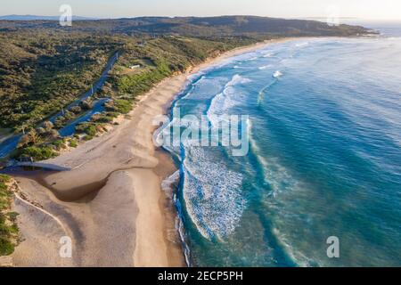 Vue aérienne de la plage à Catherine Hill Bay - Nouvelle-Galles du Sud Australie. Entouré de brousse, cet endroit est magnifique sur la côte centrale de Nouvelle-Galles du Sud Banque D'Images