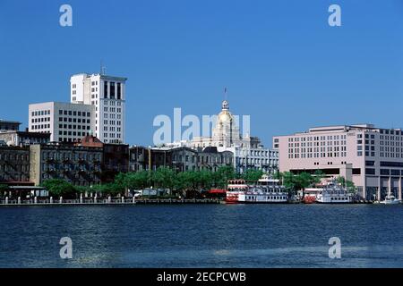 Savannah Skyline et Savannah River la nuit, Savannah, Géorgie, États-Unis Banque D'Images
