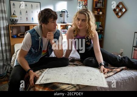 DATE DE SORTIE: Février 12, 2021 TITRE: La carte de la petite perfection STUDIO: Weed Road Pictures DIRECTEUR: Ian Samuels PARCELLE: Deux adolescents qui vivent le même jour à plusieurs reprises, leur permettant de créer la carte titulaire. AVEC: KYLE ALLEN comme Mark, KATHRYN NEWTON comme Margaret. (Image de crédit : © Weed Road Pictures/Entertainment Pictures) Banque D'Images