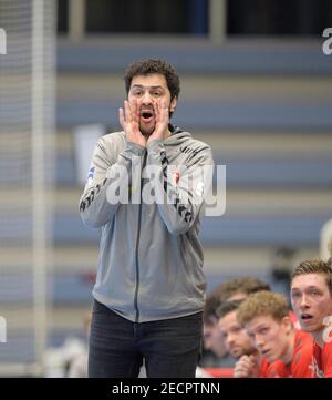 Eat, Allemagne. Entraîneur 2021 Jamal NAJI (TUE) gestuelle, gestuelle, handball 1er Bundesliga, 18e jour de match, TUSEM Essen (TUE) - MT Melsungen (MTM) 28:35, le 11 février 2021 à E ssen/Allemagne Â | usage dans le monde crédit: dpa/Alay Live News Banque D'Images