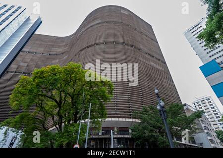 L'Edificio Copan (bâtiment Copan) est un bâtiment incurvé de 38 étages situé à Sao Paulo, au Brésil. C'est l'un des plus grands bâtiments du Brésil et a été Banque D'Images