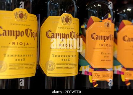 Tyumen, Russie-31 janvier 2021: Bouteille de Campo Viejo Rioja Tempranillo, Espagne 2018 Banque D'Images