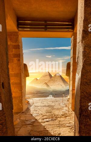Vue de la tombe aux pyramides d'Égypte Banque D'Images