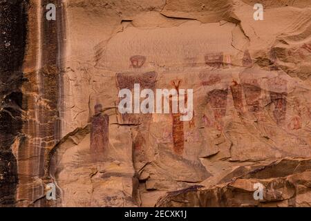 Pictogrammes plus grands que nature dans le style Barrier Canyon à Sego Canyon dans l'Utah, aux États-Unis Banque D'Images