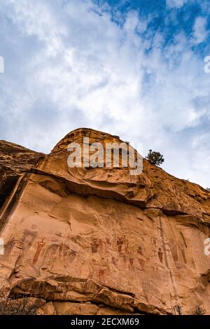 Pictogrammes plus grands que nature dans le style Barrier Canyon à Sego Canyon dans l'Utah, aux États-Unis Banque D'Images