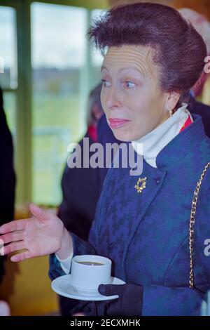 Son Altesse Royale la princesse Royale, la princesse Anne, visite le complexe sportif Horntye Park à Hastings, East Sussex, Angleterre, Royaume-Uni. 17 novembre 2000 Banque D'Images