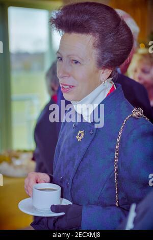 Son Altesse Royale la princesse Royale, la princesse Anne, visite le complexe sportif Horntye Park à Hastings, East Sussex, Angleterre, Royaume-Uni. 17 novembre 2000 Banque D'Images