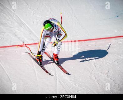 Cortina, Italie. 14 février 2021. 14 février 2021, Italie, Cortina d'Ampezzo: Ski alpin: Championnats du monde, descente, hommes: Andreas Sander du DSV d'Allemagne traverse la ligne d'arrivée de la compétition. Photo: Michael Kappeller/dpa crédit: dpa Picture Alliance/Alay Live News Banque D'Images