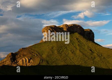 Lumière du soleil sur le sommet de la montagne Catena del Padon. Bac à sel de Viel. Pic Ciapel SAS. Alpes italiennes. Europe. Banque D'Images