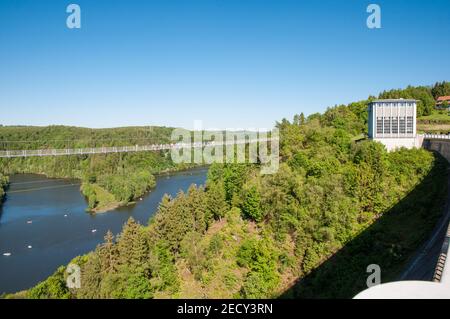 Pont suspendu près du barrage de Rappbode en Allemagne Banque D'Images