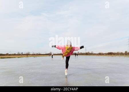 Patinage sur glace sur les marais surgelés Walthamstow dans l'est de Londres Banque D'Images