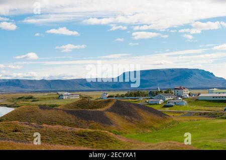 Pseudocratères et ferme près du lac Myvatn dans le nord de l'Islande Banque D'Images