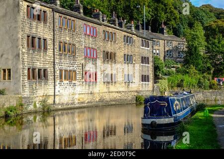 Weavers Cottages le long du canal Rochdale, Hebden Bridge, West Yorkshire Banque D'Images