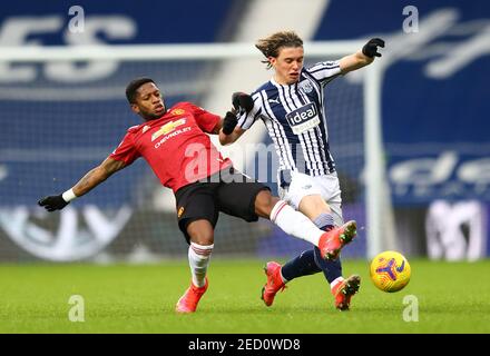 Lee Peltier, de Manchester United, de Bruno Fernandes West Bromwich Albion, et Anthony Martial, de Manchester United, se battent pour le ballon lors du match de la Premier League aux Hawthorns, West Bromwich. Date de la photo: Dimanche 14 février 2021. Banque D'Images