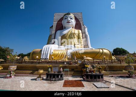 Quatre Bouddha assis, Bouddha Kyaikpun, Bago, Myanmar Banque D'Images