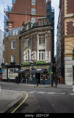 Façade des deux présidents de la maison publique de la ville de Londres, Royaume-Uni Banque D'Images