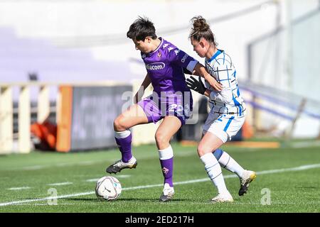 Florence, Italie. 14 février 2021. 2/14/2021 - Sara Baldi (Fiorentina Femminile) et Anna Catelli (Inter) pendant l'ACF Fiorentina Femminile vs FC Internazionale, italienne Coppa Italia match de football féminin à Florence, Italie, février 14 2021 (photo par IPA/Sipa USA) Credit: SIPA USA/Alay Live News Banque D'Images