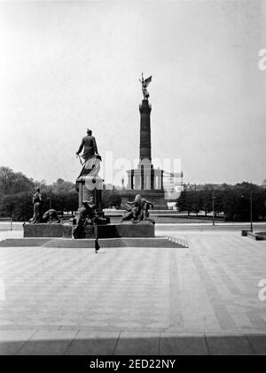 Monument de Bismarck et colonne de la victoire à l'ancien emplacement entre Reichstag et Krolloper, photo historique, ca. 1935, Berlin, Allemagne Banque D'Images