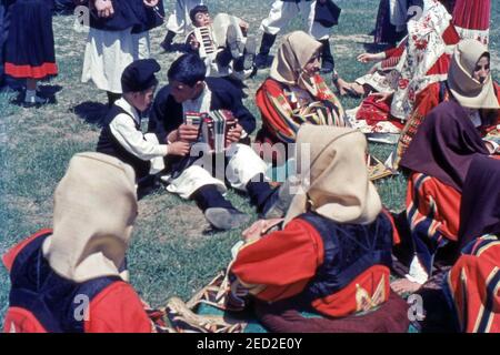 Sassari, Sardaigne, Italie. Photos historiques de Cavalcata Sarda 1964 (scannés à partir de Perutz color C18 fiilm) Banque D'Images