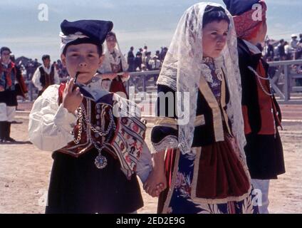 Sassari, Sardaigne, Italie. Photos historiques de Cavalcata Sarda 1964 (scannés à partir de Perutz color C18 fiilm) Banque D'Images