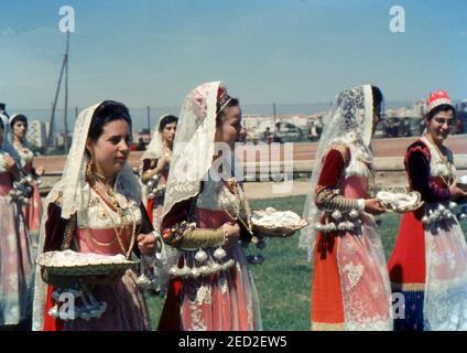 Sassari, Sardaigne, Italie. Photos historiques de Cavalcata Sarda 1964 (scannés à partir de Perutz color C18 fiilm) Banque D'Images