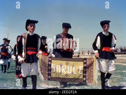 Sassari, Sardaigne, Italie. Photos historiques de Cavalcata Sarda 1964 (scannés à partir de Perutz color C18 fiilm) Banque D'Images