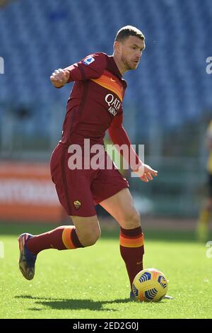 Rome, Italie. 14 février 2021. Rome, Italie, Stadio Olimpico, 14 février 2021, ROME, ITALIE - 14 février : Edin Dzeko d'AS Roma en action pendant AS Roma vs Udinese Calcio - football italien série A match Credit: Claudio Pasquazi/LPS/ZUMA Wire/Alay Live News Banque D'Images