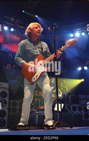 Statu quo en concert à la Wembley Arena de Londres, au Royaume-Uni. 23 octobre 1999 Banque D'Images