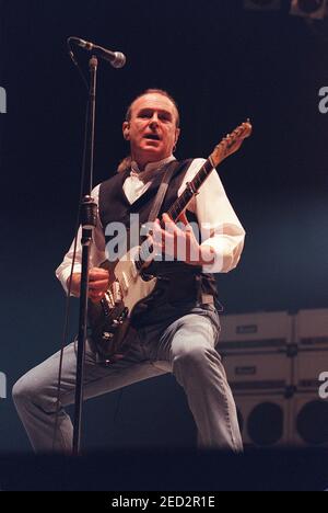 Statu quo en concert à la Wembley Arena de Londres, au Royaume-Uni. 23 octobre 1999 Banque D'Images