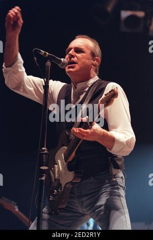 Statu quo en concert à la Wembley Arena de Londres, au Royaume-Uni. 23 octobre 1999 Banque D'Images