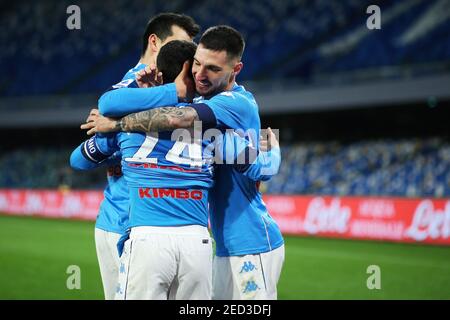 Naples, Italie. 13 février 2021. Lorenzo Insigne de Napoli fête avec ses coéquipiers après avoir inscrit 1-0 buts par pénalité lors du championnat italien Serie UN match de football entre SSC Napoli et Juventus FC le 13 février 2021 au stade Diego Armando Maradona à Naples, Italie - photo Federico Proietti/DPPI/LiveMedia/Sipa USA crédit: SIPA USA/Alay Live News Banque D'Images