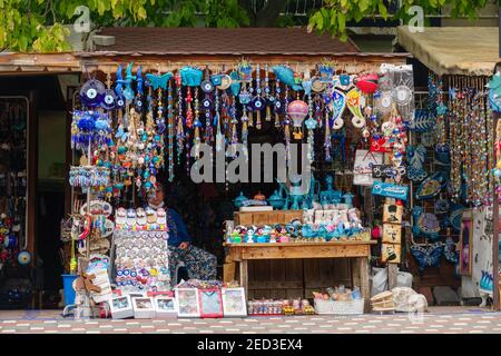 Kemalpaşa, izmir, turquie - 10.17.2020: Une petite boutique vendant des souvenirs à Nazarköy Kemalpaşa Izmir. Banque D'Images