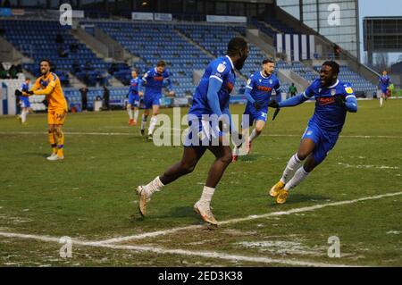 Colchester, Royaume-Uni. 14 février 2021. Colchesters Frank Nouble obtient le score 2-2 lors du match Sky Bet League 2 entre Colchester United et Mansfield Town au Weston Homes Community Stadium, à Colchester, le dimanche 14 février 2021. (Credit: Ben Pooley | MI News) Credit: MI News & Sport /Alay Live News Banque D'Images