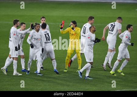 Wolfsburg, Allemagne. 2021. Goalwart Yann Sommer (Mgladbach) et l'équipe de Borussia Monchengladbach avant le match. GES/football/1. Bundesliga: VFL Wolfsburg - Borussia Monchengladbach, 02/14/2021 football: 1ère ligue: Wolfburg vs Borussia Monchengladbach, Wolfsburg, 14 février 2021 | usage dans le monde crédit: dpa/Alamy Live News Banque D'Images