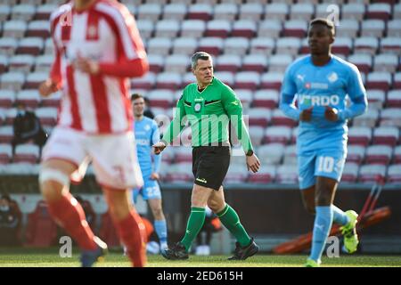 Aalborg, Danemark. 14 février 2021. L'arbitre Michael Tykgaard vu en action pendant le match 3F Superliga entre Aalborg Boldklub et Randers FC au parc Aalborg Portland à Aalborg. (Crédit photo : Gonzales photo/Alamy Live News Banque D'Images