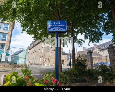 Saint-Brieuc, France - 24 août 2019 : une place à la mémoire d'Anna Politkovskaya est située au sommet de la rue Fardelle, à Saint-Brieuc, en Bretagne Banque D'Images