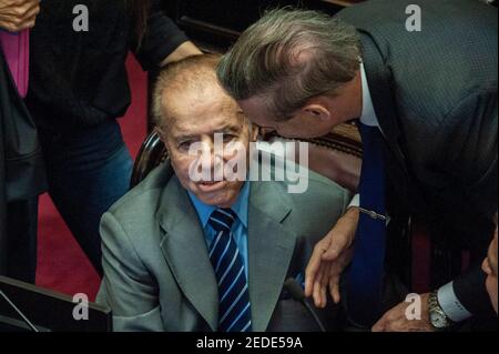 Buenos Aires, Argentine. 30 mai 2018. Sénateur et ancien Président Carlos Saul Menem lors d'un débat au Sénat. Menem a gouverné le pays entre 1989 et 1999 et a été élu sénateur en 2005 et est resté à la Chambre jusqu'à sa mort. Il allait être jugé pour l'explosion intentionnelle présumée de la ville de Rio Tercero pour cacher les ventes illégales d'armes en Croatie et en Equateur, laissant 7 morts et plus de 300 blessés. Crédit : Patricio Murphy/SOPA Images/ZUMA Wire/Alay Live News Banque D'Images