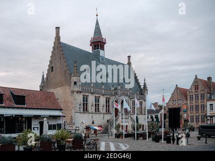 Hôtel de ville et place principale dans la ville historique de Damme Banque D'Images