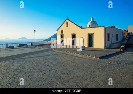 Vieille église de Quattropani, île de Lipari, Iles Eoliennes, Sicile, Italie Banque D'Images