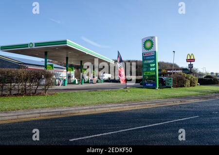 Lloc ; Royaume-Uni : 11 février 2021 : une autorisation de planification a été accordée pour un nouveau drive KFC et Starbucks aux services de la bouilloire de chant sur l'A55. C'est le cas Banque D'Images