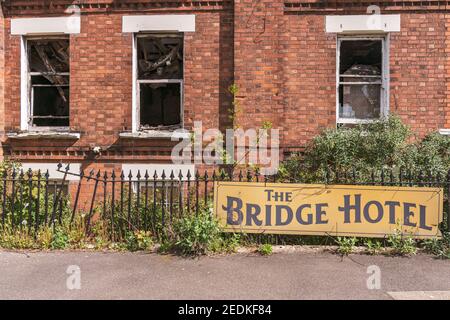 Sutton Bridge, Lincolnshire, Angleterre, Royaume-Uni - 26 Avril 2019 : Le reste à l'abandon de l'hôtel Bridge Banque D'Images