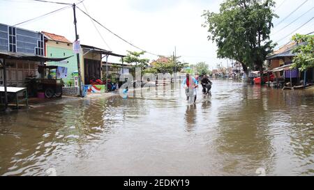 Atmosphère d'inondation dans le village de la résidence, Pekalonga, Indonésie, le 12 février 2021 Banque D'Images