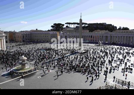 Rome, Italie. 14 février 2021. 14 février 2021 : le Pape François récite la prière Angelus midi dans son studio à L'USAGE ÉDITORIAL du Vatican UNIQUEMENT. NE PAS VENDRE POUR DES CAMPAGNES DE MARKETING OU DE PUBLICITÉ. Crédit : Agence photo indépendante/Alamy Live News Banque D'Images