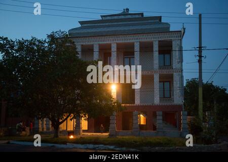 02.09.2016, Soroca, Rajon Soroca, Moldova - Villa dans le Romaviertel supérieur, abusivement appelé colline de Gypsy par les non-Romains. Soroca est aussi parfois se référer Banque D'Images