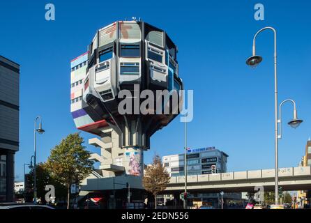 14.10.2018, Berlin, , Allemagne - Steglitz-Zehlendorf - The Bierpinsel in Schlossstrasse. 0CE181014D022CAROEX.JPG [AUTORISATION DU MODÈLE : NON, AUTORISATION DU PROPRIÉTAIRE : Banque D'Images