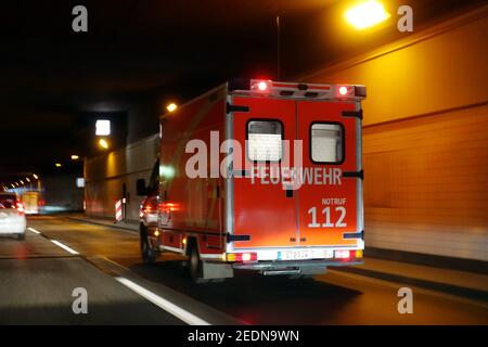 18.09.2020, Berlin, , Allemagne - ambulance des pompiers de Berlin dans un tunnel. 00S200918D440CAROEX.JPG [AUTORISATION DU MODÈLE : NON, AUTORISATION DU PROPRIÉTAIRE : NON (C) CARO Banque D'Images