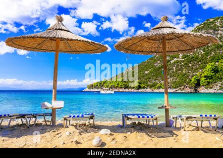 Les meilleures plages de l'île de Skopelos - Limnonari avec baie étonnante et mer turquoise. Îles Sporades de Grèce Banque D'Images