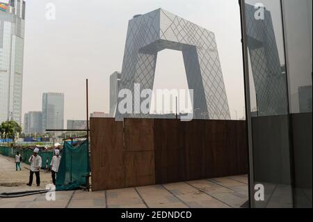 16.08.2012, Beijing, Chine - UN chantier de construction dans le centre d'affaires Guomao de la capitale chinoise avec le nouveau bâtiment de siège de CCTV dans le Banque D'Images