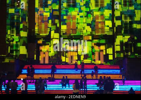 29.01.2021, Singapour, , Singapour - projection montrant la façade illuminée de la Galerie nationale historique dans le centre-ville pendant une lumière à N Banque D'Images
